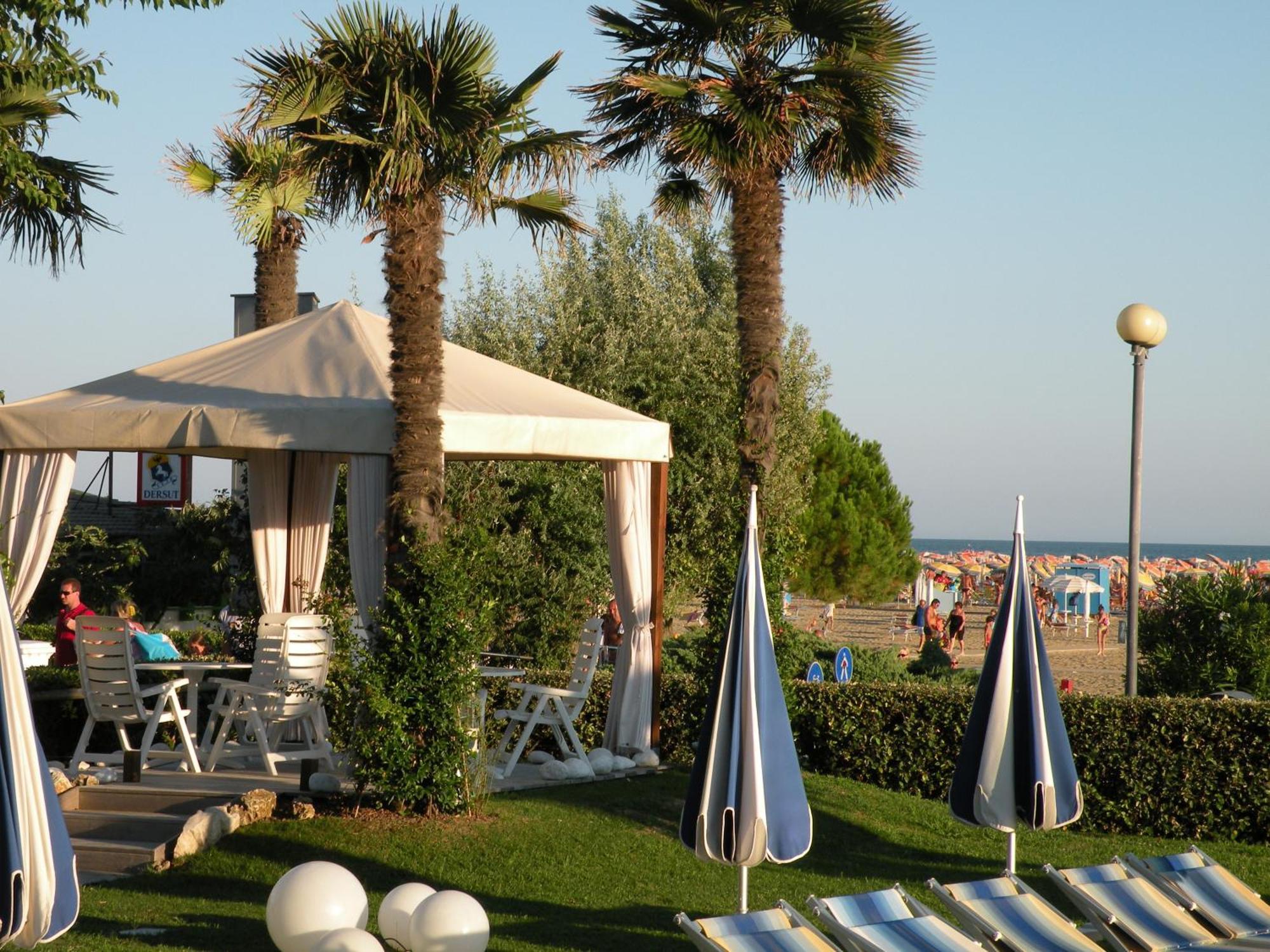Majestic Beach Hotel & Wellness Bibione Exterior foto