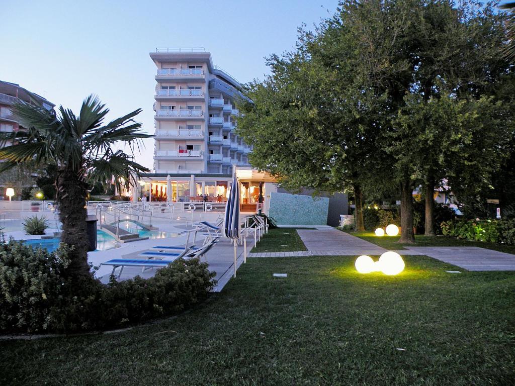 Majestic Beach Hotel & Wellness Bibione Exterior foto