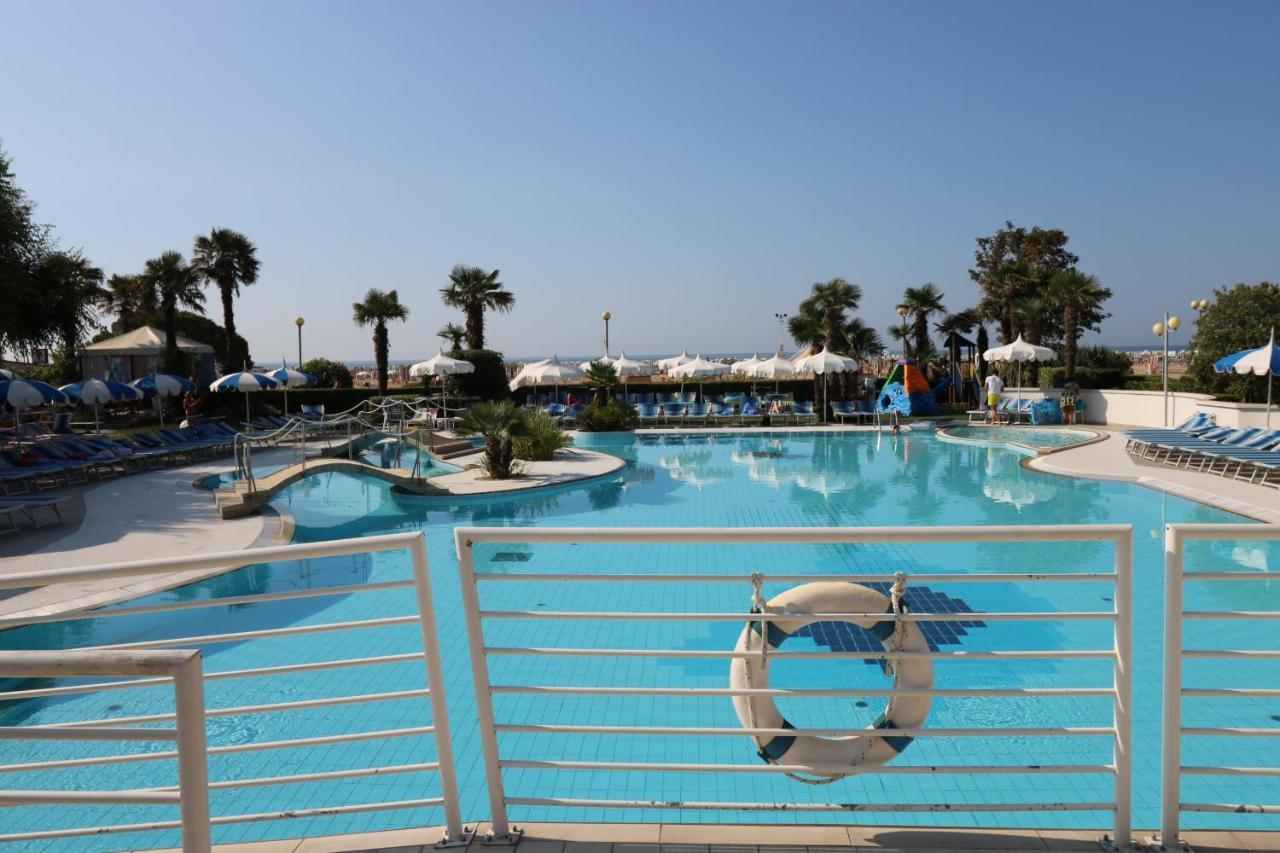 Majestic Beach Hotel & Wellness Bibione Exterior foto